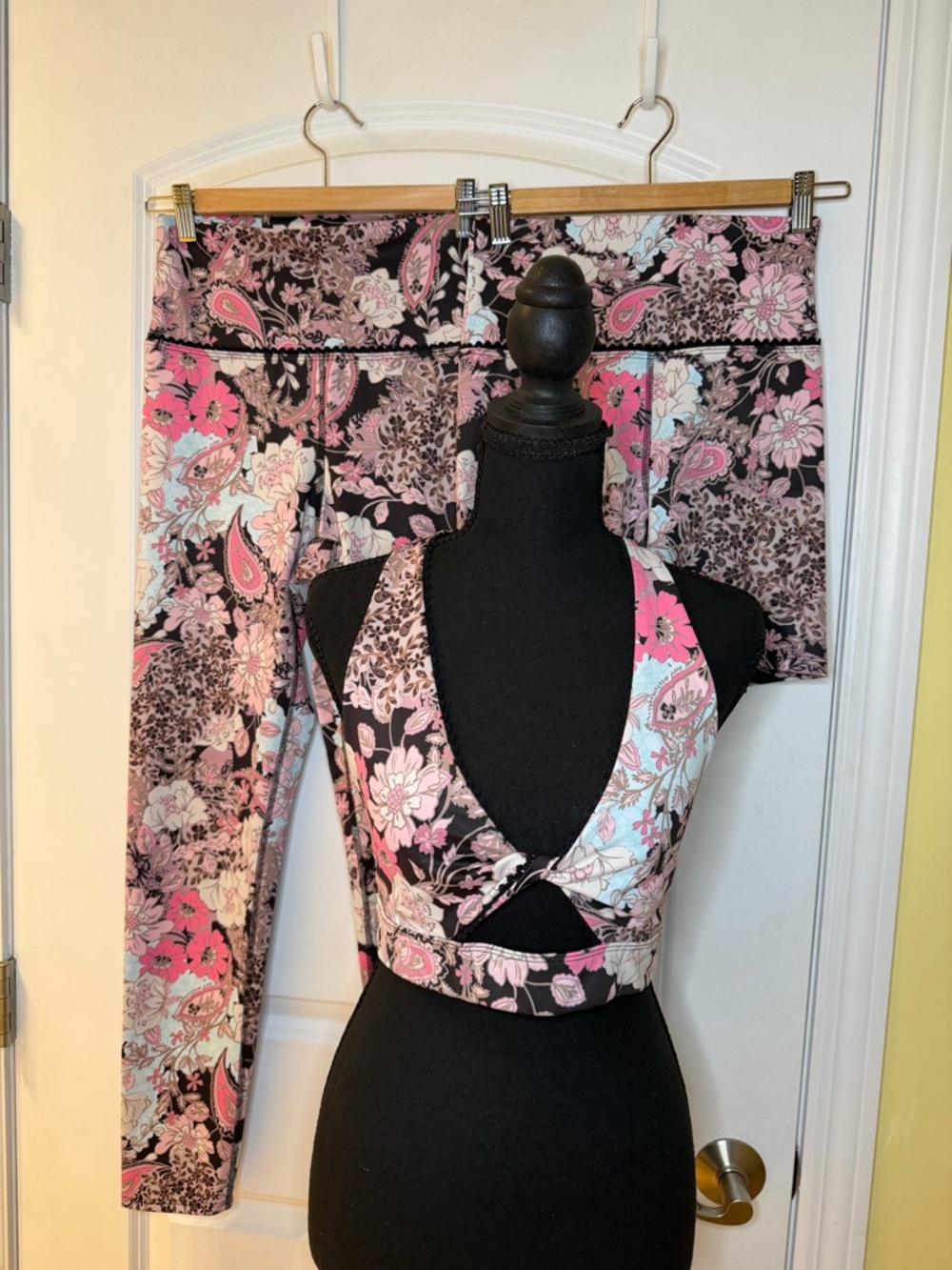 BeachRiot Floral Pink Black Paisley Three-Piece Set Crop Top, Leggings & shorts